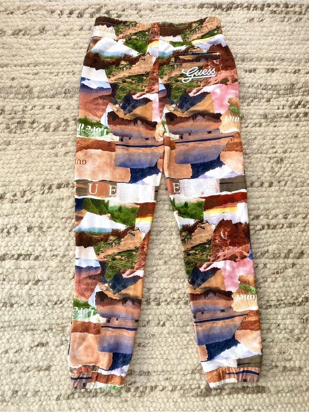 GUESS NWT Cotton Scenic Landscape Print Joggers, Size 8